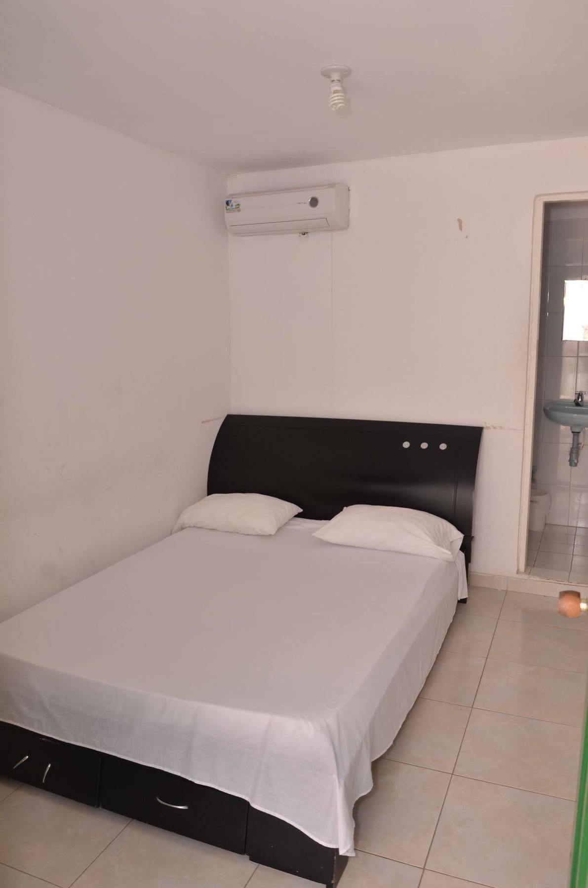 Hotel Vargas Airport Cartagena Exterior photo